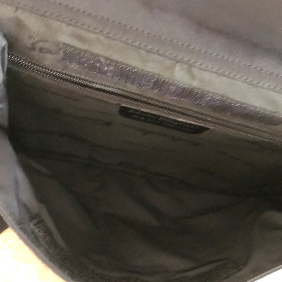 VINTAGE SALVATORE FERRAGAMO BLACK MESSENGER BAG - Picture 6 of 6